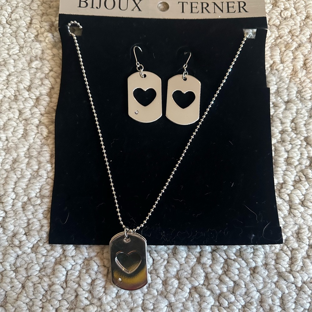 Heart dog tag warring and necklace set